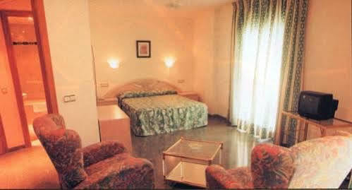 Hotel Don Pelayo Arbós Exterior foto